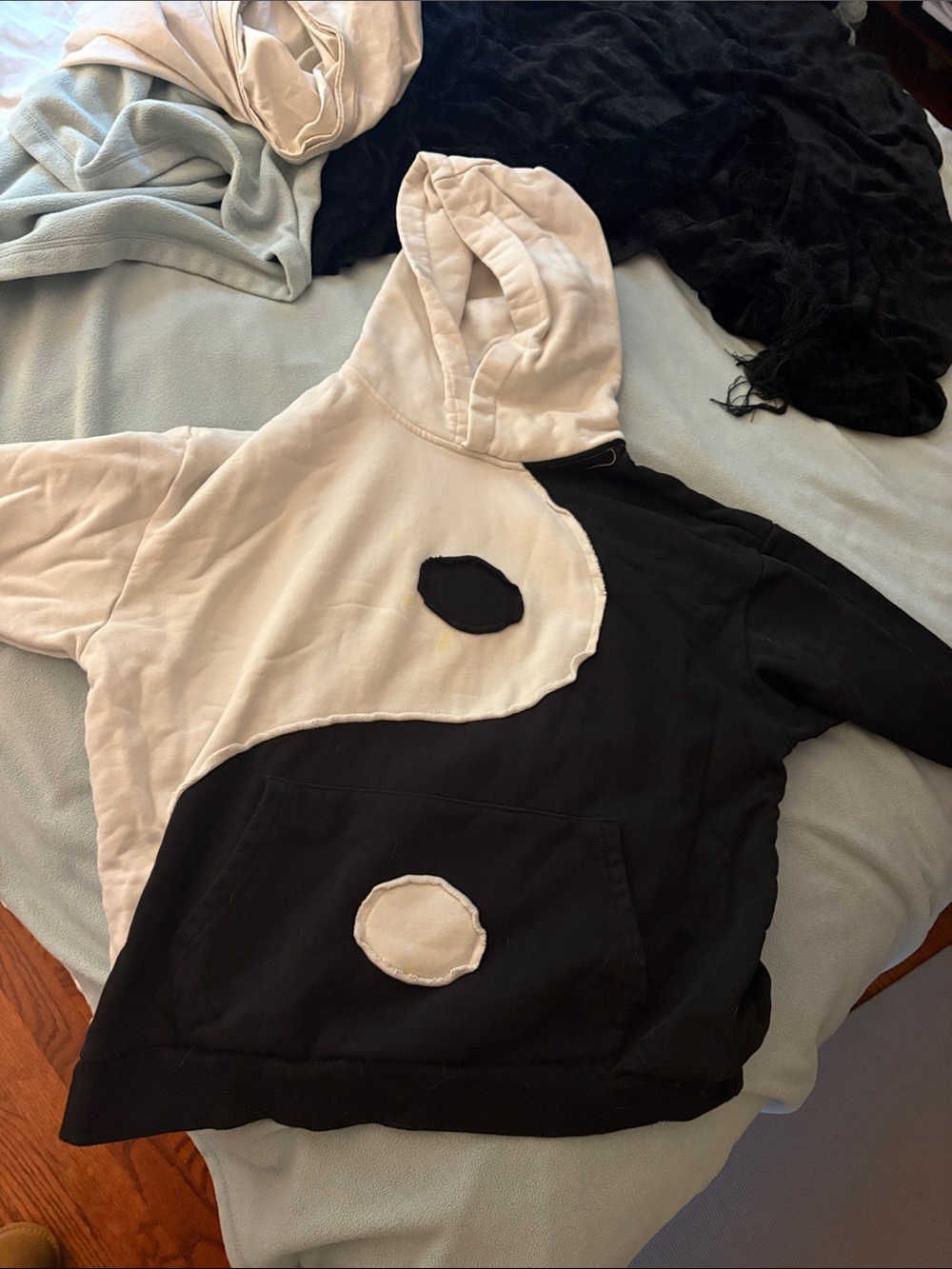 Yin Yang Two-Tone Hooded Pullover - Black & Cream